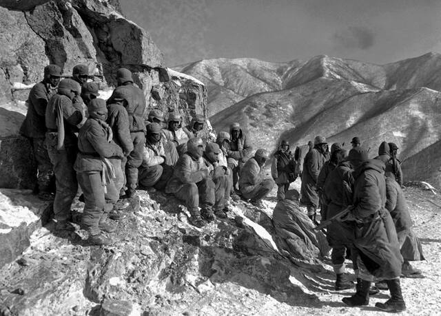 Chinese forces cross Yalu and enter Korean War