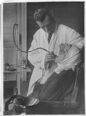 Motor dental de pedal