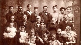 Timeline: Desarrollo Histórico de la Familia