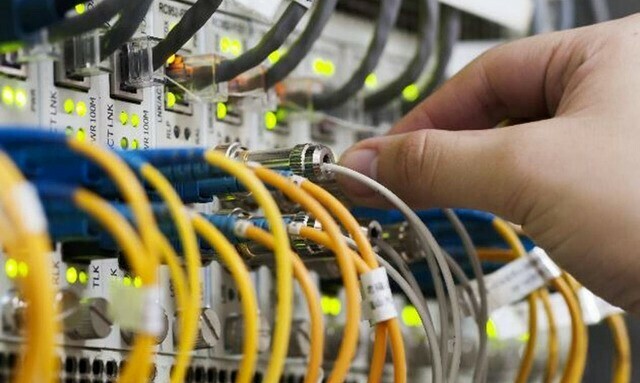 Se encuentran en operación y ofreciendo el servicio de telefonía a usuarios finales ocho operadores de telefonía fija