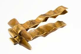 Etruscos elaboran los primeros puentes con bandas de oro.