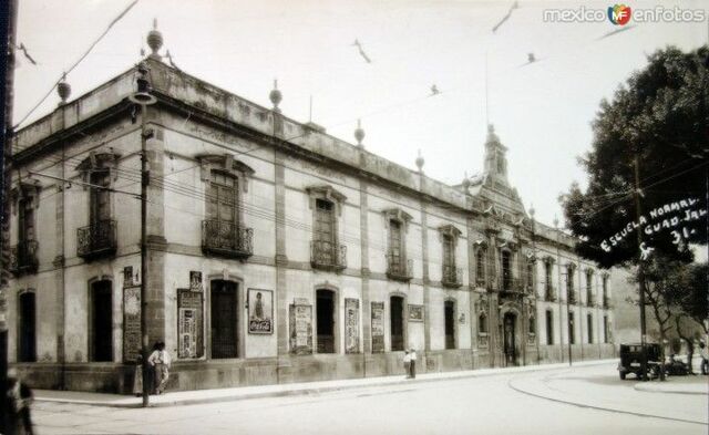 Fundación de la Escuela Normal de Jalisco.