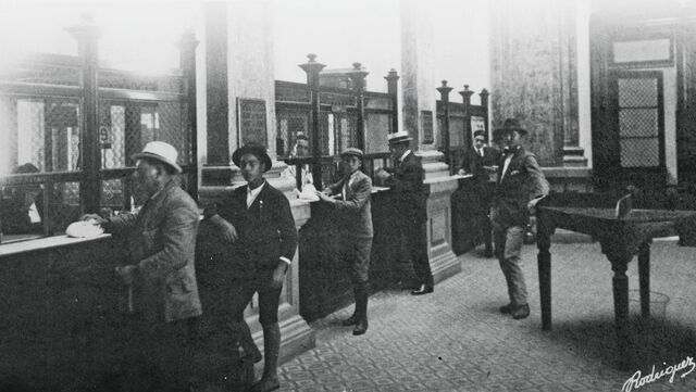 Nace los bancos Colombianos.