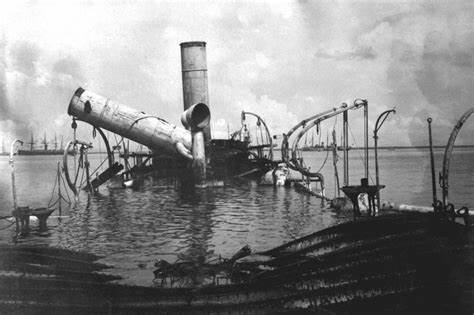 Paz de París: derrota española (pérdida de Cuba, Filipinas y Puerto Rico).