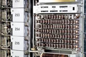 Se instala la primera central telefónica pública electrónica