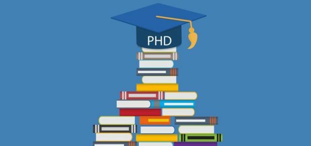 Recibe el doctorado en física.