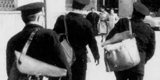 Desarrollo de primeros programas académicos.