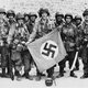 Paracaidistas aliados con una bandera nazi  1280x1046