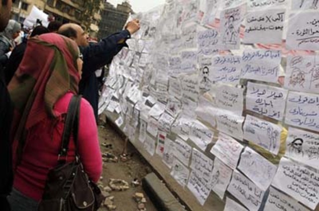 Egypt asks Britain to freeze the assets of several former Egyptian politicians and British Foreign Secretary says his country will comply.