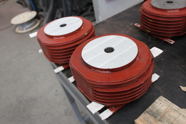 Pintura dos 84 polos auxiliares