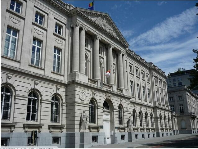 Entra a la Reial Acadèmia Militar de París