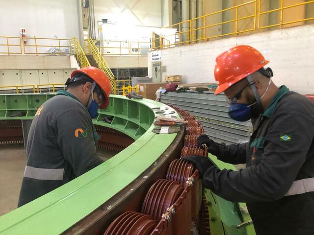 Montagem de 24 polos auxiliares c/ instalação de cordoalhas