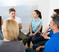 Coyle. Escribe el libro Studies in group behavior