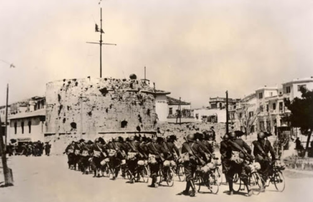 Italia ataca Grecia y el Egipto británico. Se inicia la guerra en los Balcanes y en el norte de África