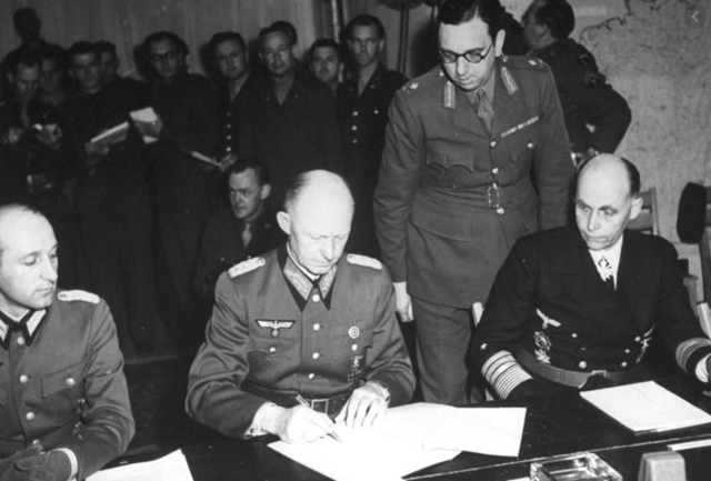 Alemania firma la rendición incondicional