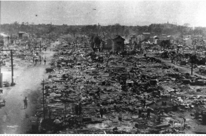 Bombardeos en Berlín y Tokio en 1944 y 1945, ambas ciudades resurgieron en dos décadas.