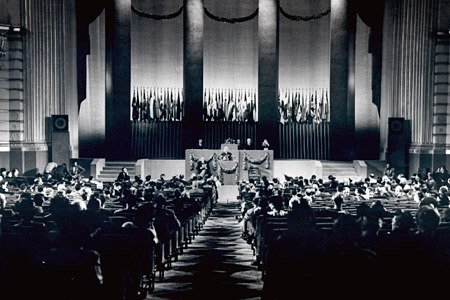 Aprueba por unanimidad el establecimiento de una organización sanitaria nueva,