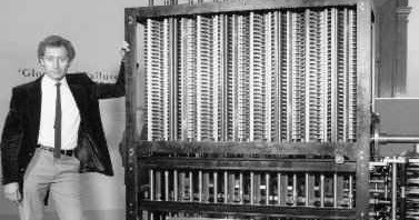 PRIMERA CALCULADORA AUTOMÁTICA