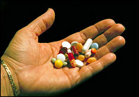 Publicación de la primera lista de medicamentos esenciales.