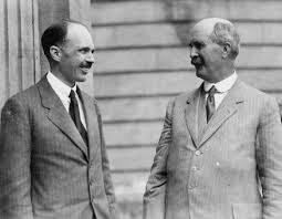 William H. Bragg (1862-1942) y William L. Bragg (1890-1971)