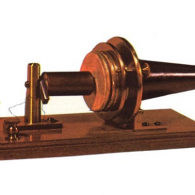 Timeline: Historia y evolucion del telefono fijo-celular