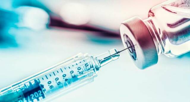 Va abandonar la carrera de medicina.