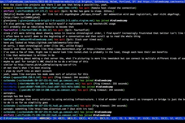 IRC, comienza la era de la mensajería instantánea.