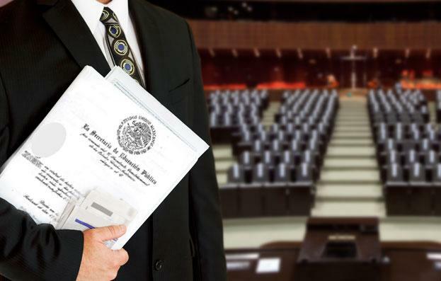 Reducción de edad para poder ser diputados y senadores.