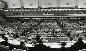 Se suscribe la "Declaración de Alma-Ata".