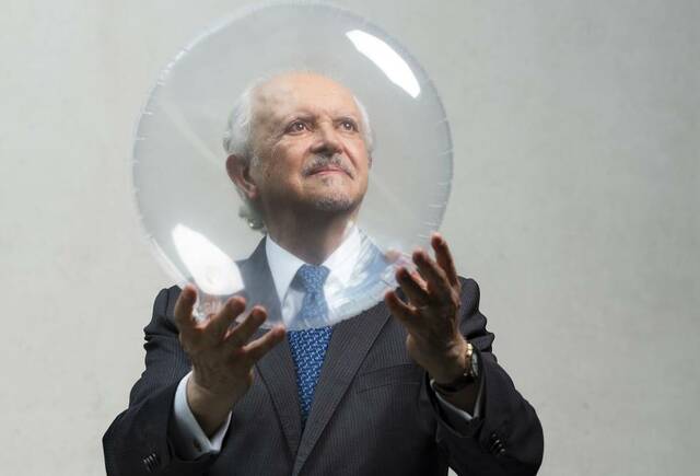 Mario Molina gana el premio Nóbel.