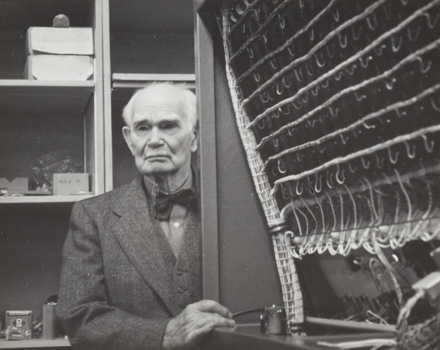 Emisión radial desde la Torre Eiffel