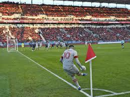 Se reglamenta el córner.