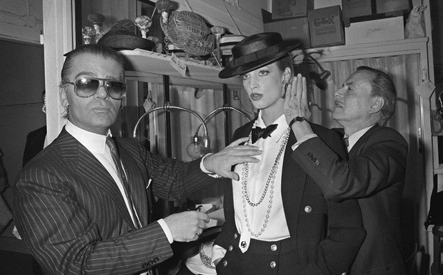 Fue la década de las etiquetas de diseñador, la conciencia de la clase social y la riqueza material.