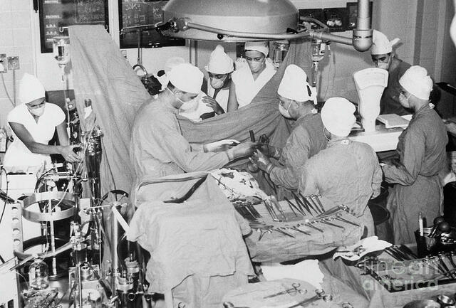 Первая пересадка человеческого сердца