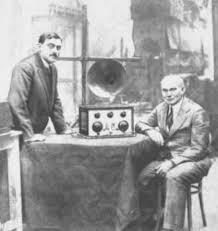 Se logra el cambio de emisora con el giro de un boton