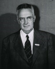 Percival Bailey junto a Cushing