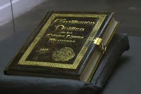 Se promulga la constitución