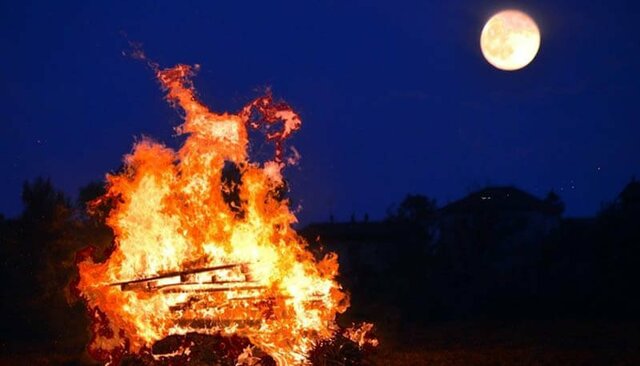 Cesare Pavese pubblica 'La luna e i falò'; pochi giorni dopo si suicida