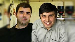 Los físicos Andréy Gueim y Konstantín Novosiólov.