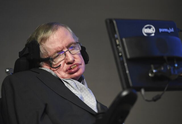 tephen Hawking (1942 a 2018 ) ( Oxford, Inglaterra)