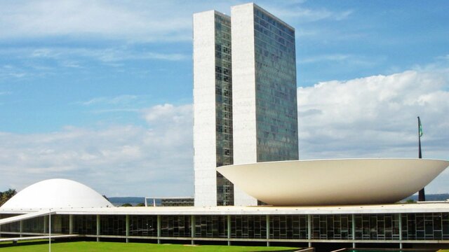 Los congresos de Bruselas y de Brasilea.