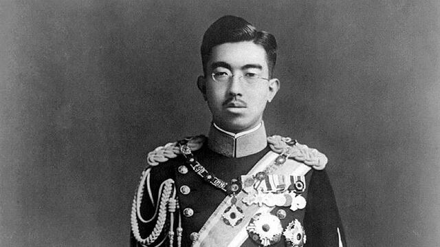 Discurso del emperador Hirohito retransmitido por radio hace publica la rendición de Japón en la Segunda Guerra Mundial