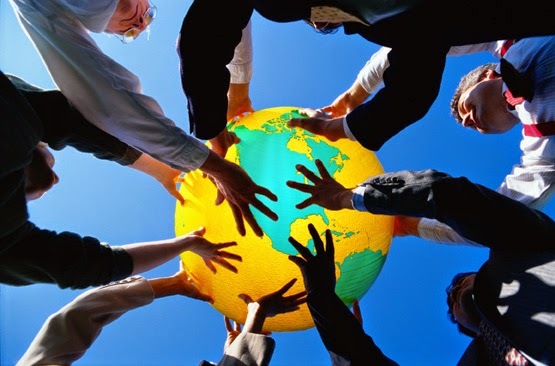 (2000 - 2005) Teoría Socio céntrica. El currículo como expresión de un proyecto humano. El currículo como negociación cultural.El currículo como practica investigativa.