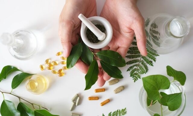 Los orígenes de la medicina alternativa fue en el siglo V y IV antes de Cristo.