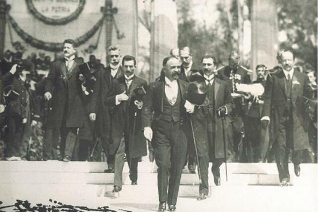 armed movement with "ten tragica" wood