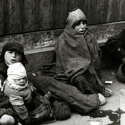 Germans seal the Warsaw Ghetto