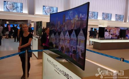 PRIMER TELEVISOR CURVO