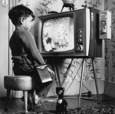 Television begins in Colombia