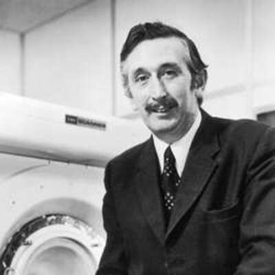 Timeline:  GODFREY NEWBOLD HOUNSFIELD: HISTORIA E IMPACTO DE LA TOMOGRAFÍA COMPUTADA