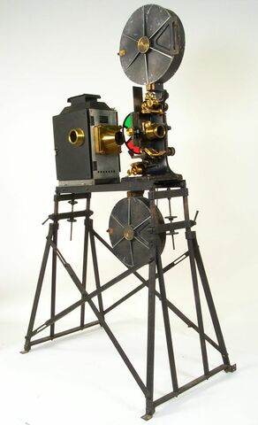 Era Audiovisual, Invención de la Radio y el Primer Proyector de Películas Personal.